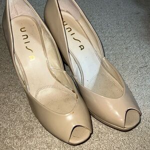 CREAM OPEN TOE HEELS